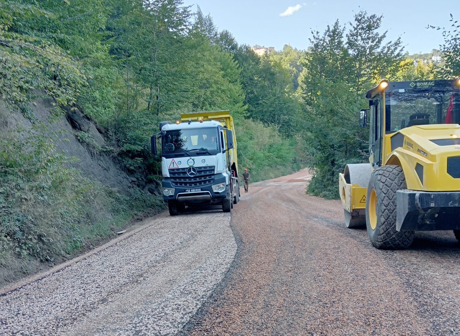 AYBASTI’NIN MAHALLE YOLLARI ASFALTLA BULUŞUYOR
